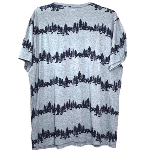 NWT Grey Navy Bear In Woods Cabin Time Stripped Pocket T Shirt - Picture 3 of 3